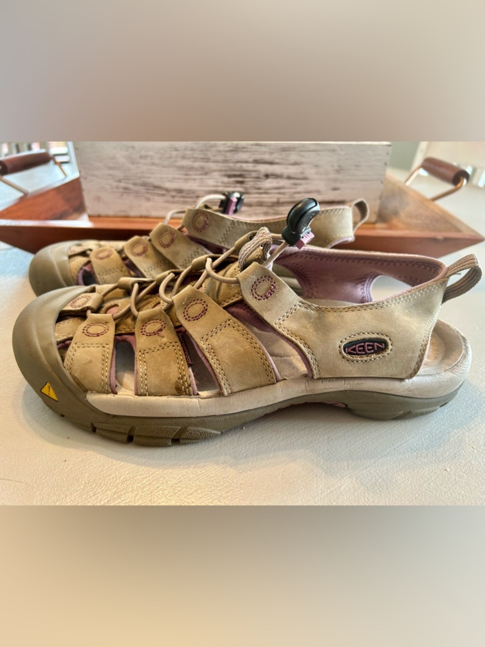 Keen Women’s Newport H2 Waterproof Leather Hiking Sandals Size 11